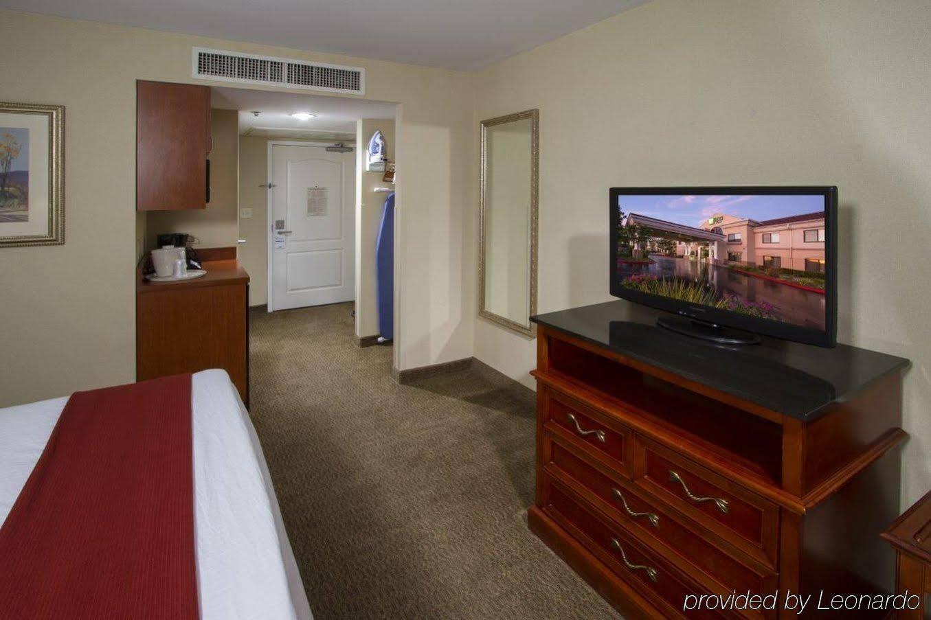 סנטה קלריטה Best Western Valencia/Six Flags Inn & Suites מראה חיצוני תמונה